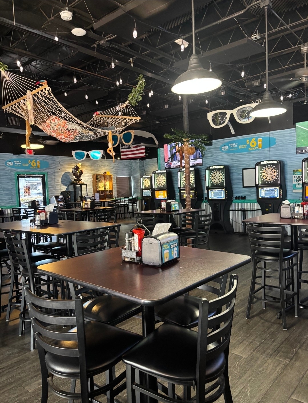 Island Cloud Grill dining room ready for an evening of entertainment