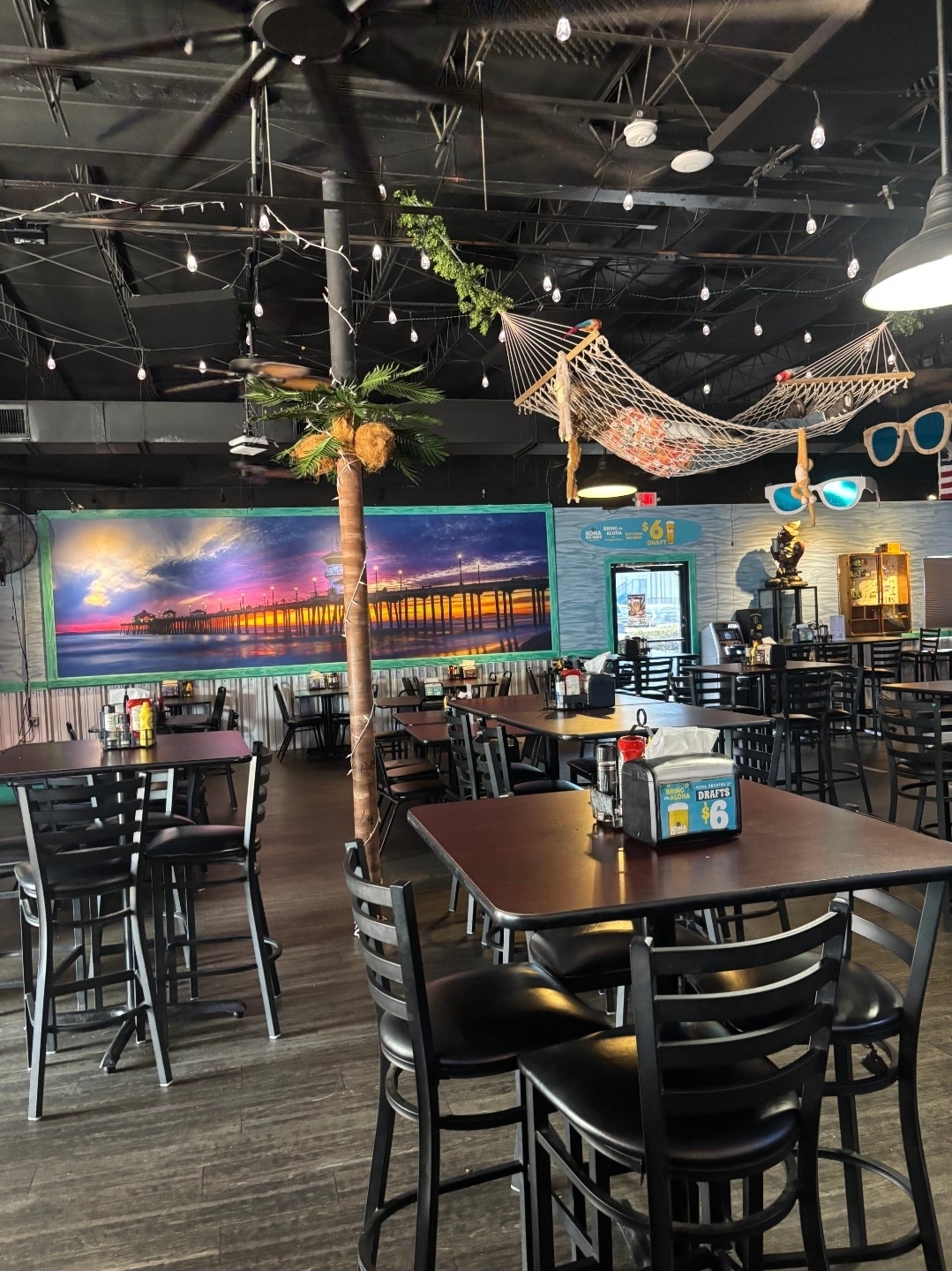 Tropical dining room at Island Cloud Grill